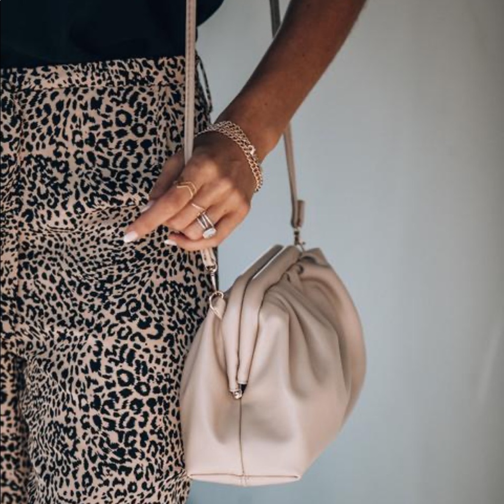 NWT LEATHER CROSSBODY POUCH BAG - NATURAL
